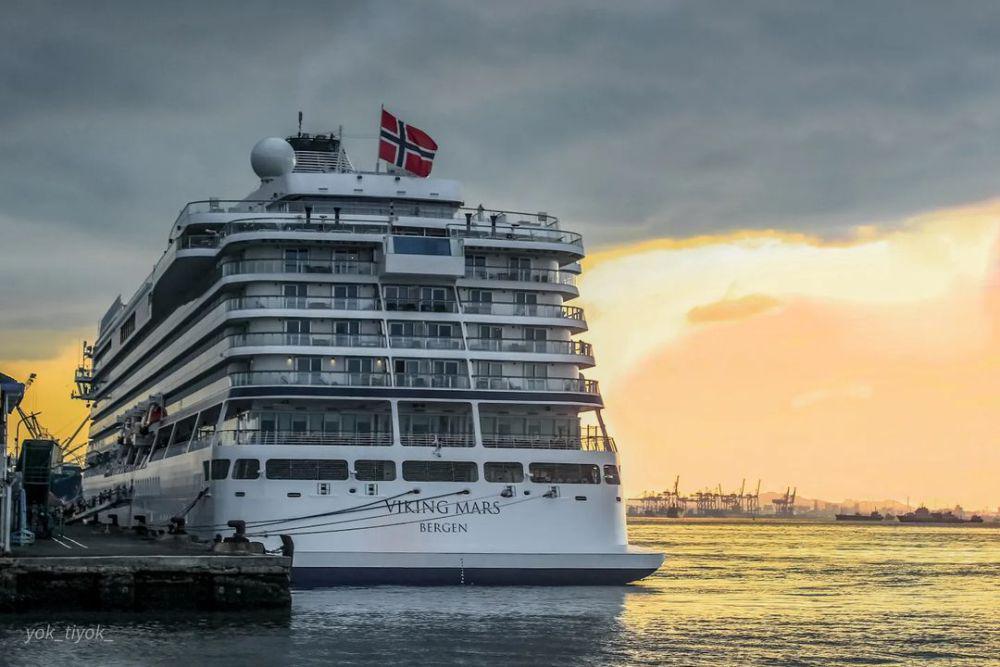 Kapal pesiar Viking Mars yang sandar di Surabaya North Quay Pelabuhan Tanjung Perak. Instagram/yok_tiyok_