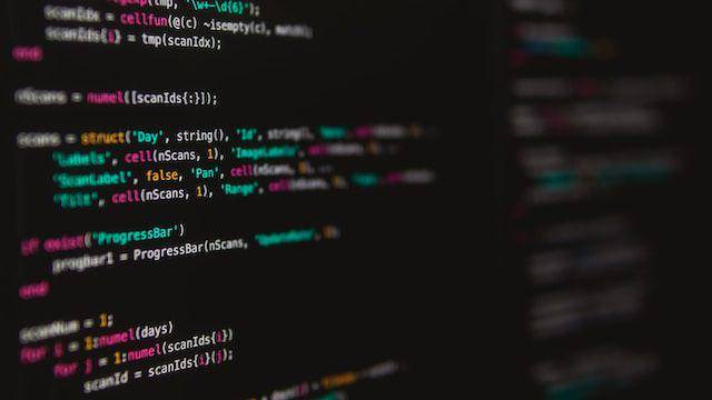 ilustrasi coding visual basic (unsplash.com/Trevor Vannoy)