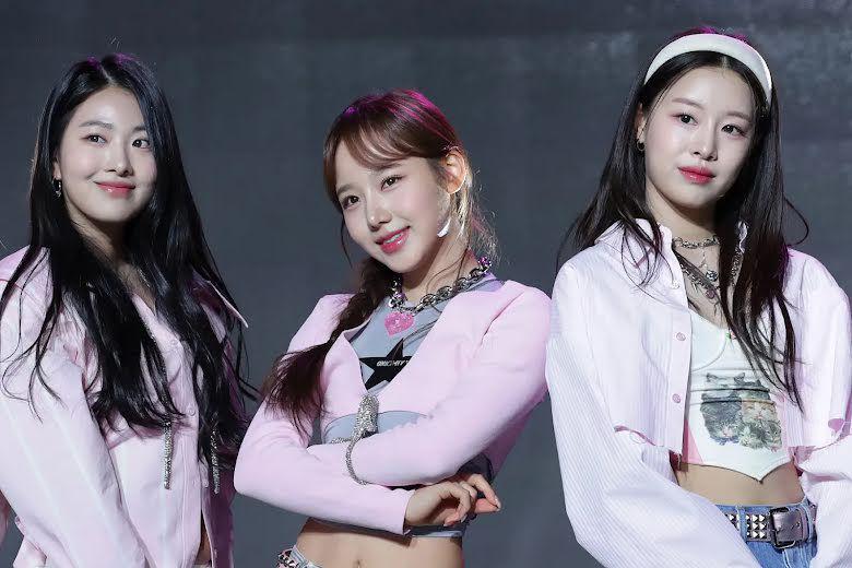 Saena, Sio, dan Aran eks member FIFTY FIFTY (koreaboo.com)