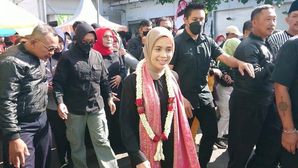 Istri Ganjar Pranowo Borong Dagangan di Pasar Ngemplak Tulungagung