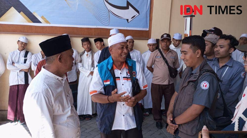 Simpatisan capres nomor urut 1di Lombok (IDN Times/Muhammad Nasir)