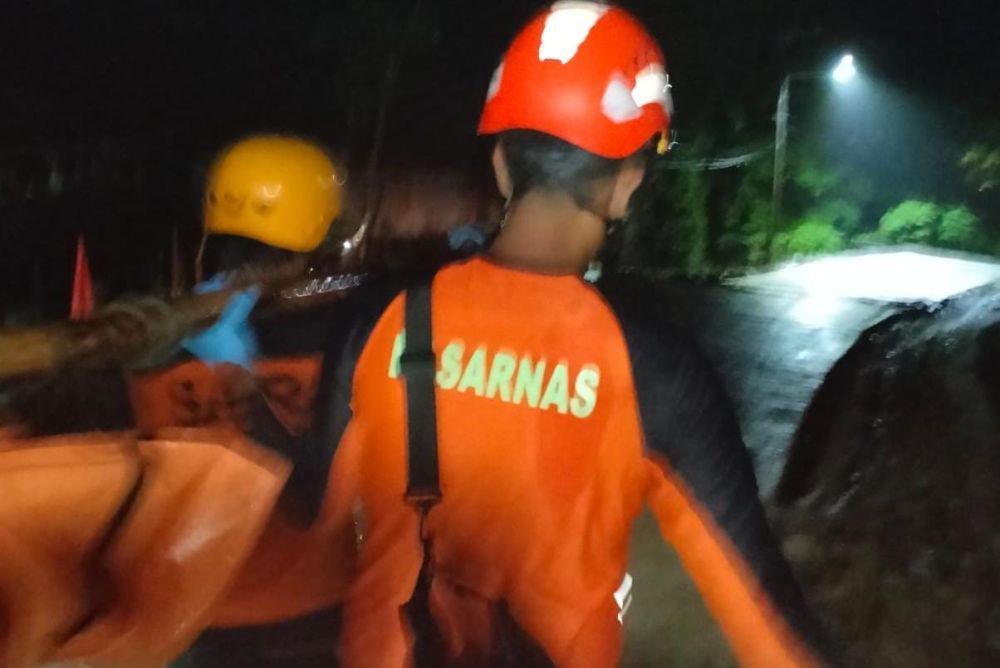 Evakuasi mayat korban tenggelam di Sungai Maros/Basarnas Makassar