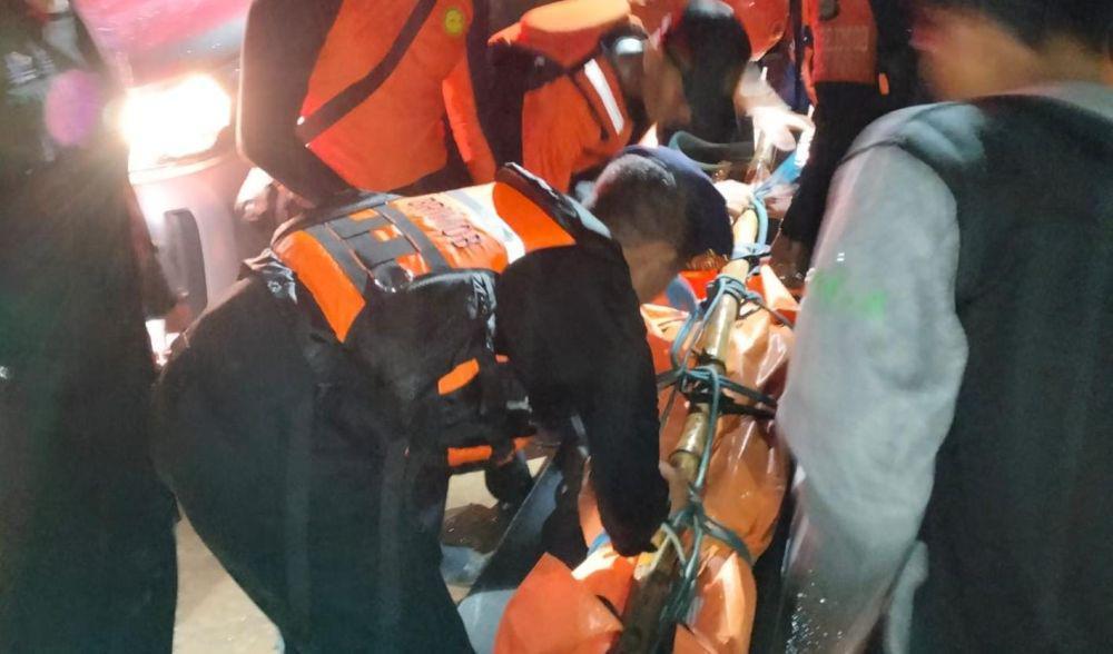 Evakuasi mayat korban tenggelam di Sungai Maros/Basarnas Makassar
