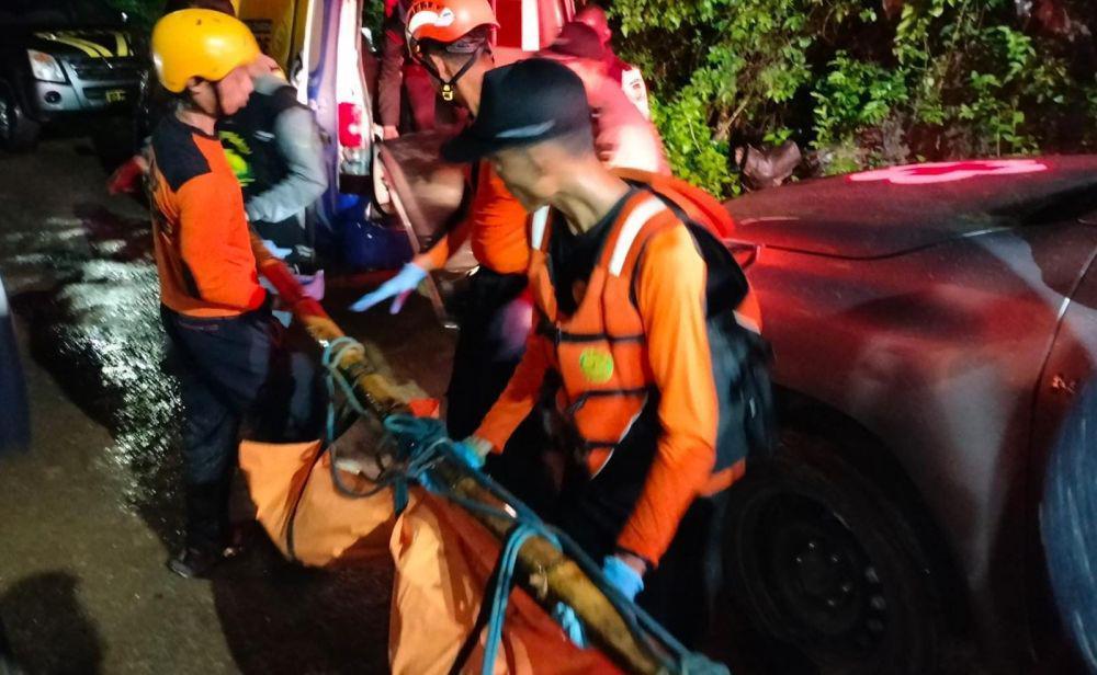 Evakuasi mayat korban tenggelam di Sungai Maros/Basarnas Makassar