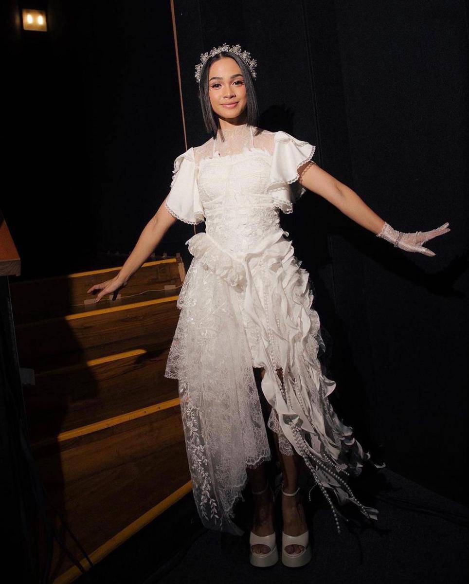 OOTD warna putih ala Andien Aisyah (instagram.com/andienaisyah)