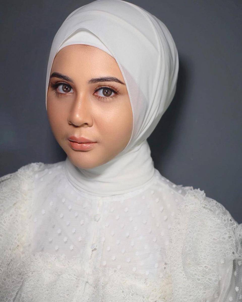 makeup flawless ala Kesha Ratuliu (instagram.com/kesharatuliu05)