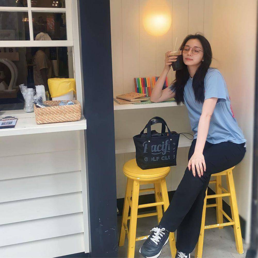 Mari Iriki (instagram.com/iriki.mari_official)