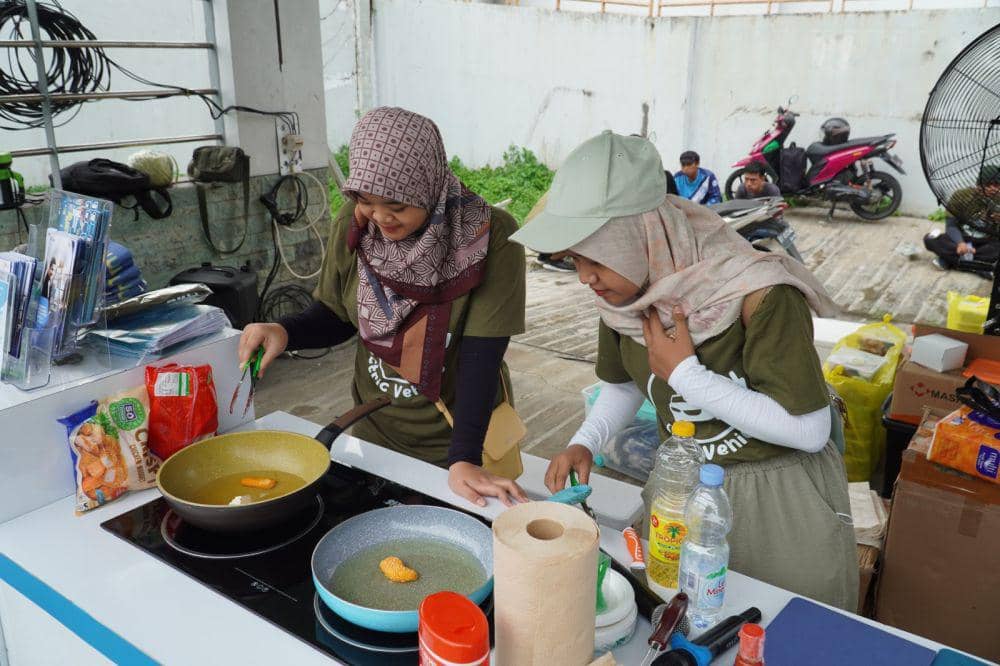 T PLN (Persero) mendorong realisasi transisi energi guna mencapai net zero emission (NZE) pada 2060 dengan menggelar electric vehicle festival 2023 di Samarinda, Minggu (17/12/2023). Foto PLN