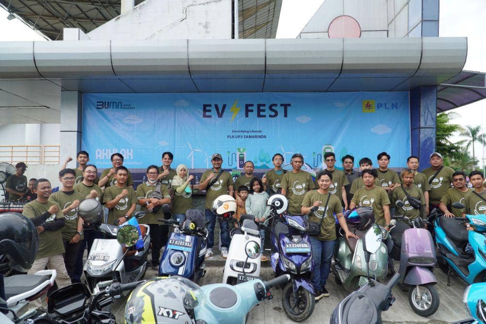 T PLN (Persero) mendorong realisasi transisi energi guna mencapai net zero emission (NZE) pada 2060 dengan menggelar electric vehicle festival 2023 di Samarinda, Minggu (17/12/2023). Foto PLN