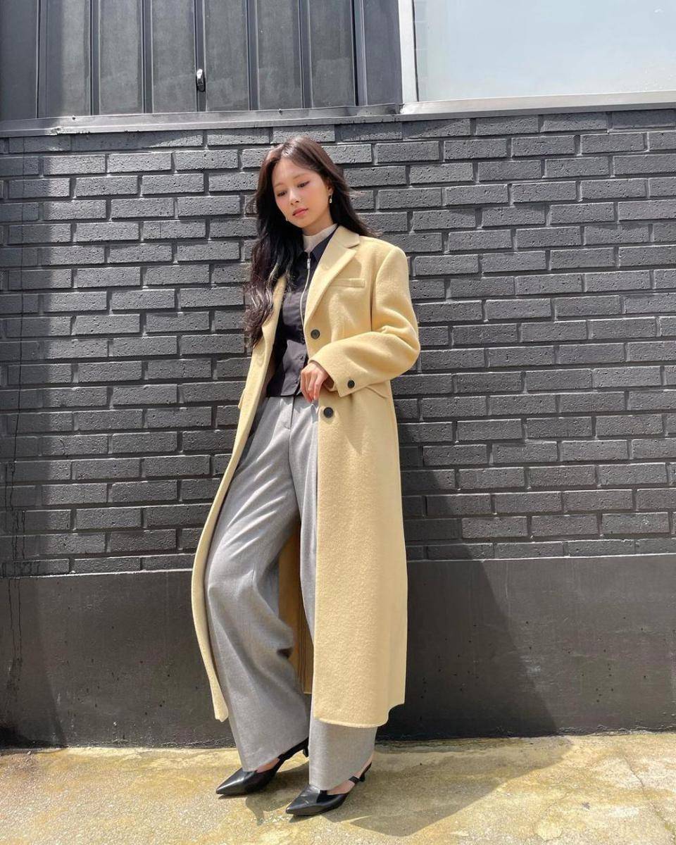 OOTD kasual ala idol K-Pop yang hijab friendly (instagram.com/thinkaboutzu)