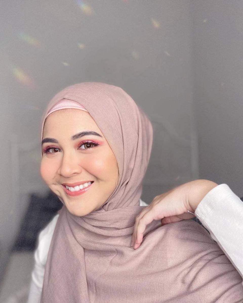 makeup flawless ala Kesha Ratuliu (instagram.com/kesharatuliu05)
