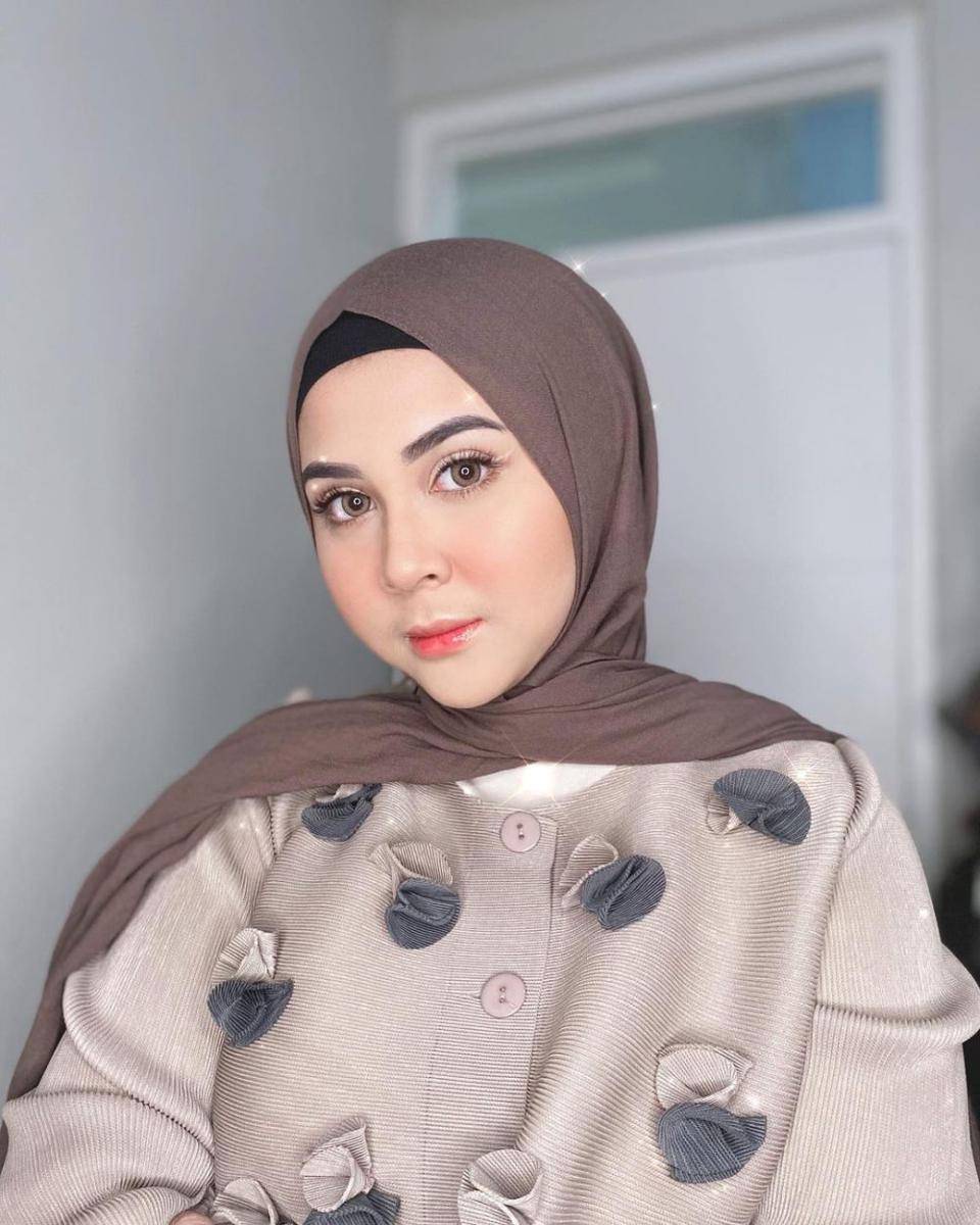 makeup flawless ala Kesha Ratuliu (instagram.com/kesharatuliu05)