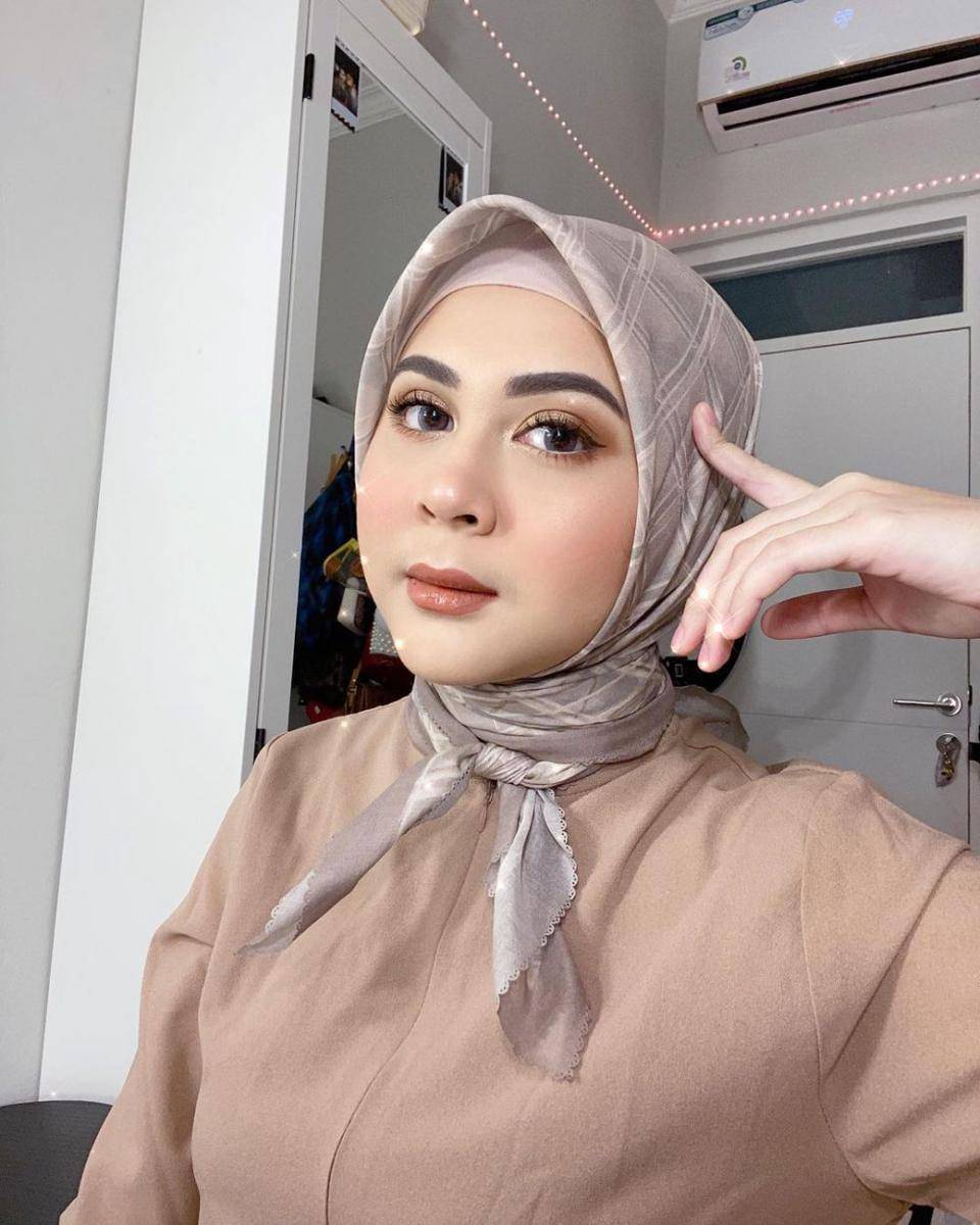 makeup flawless ala Kesha Ratuliu (instagram.com/kesharatuliu05)
