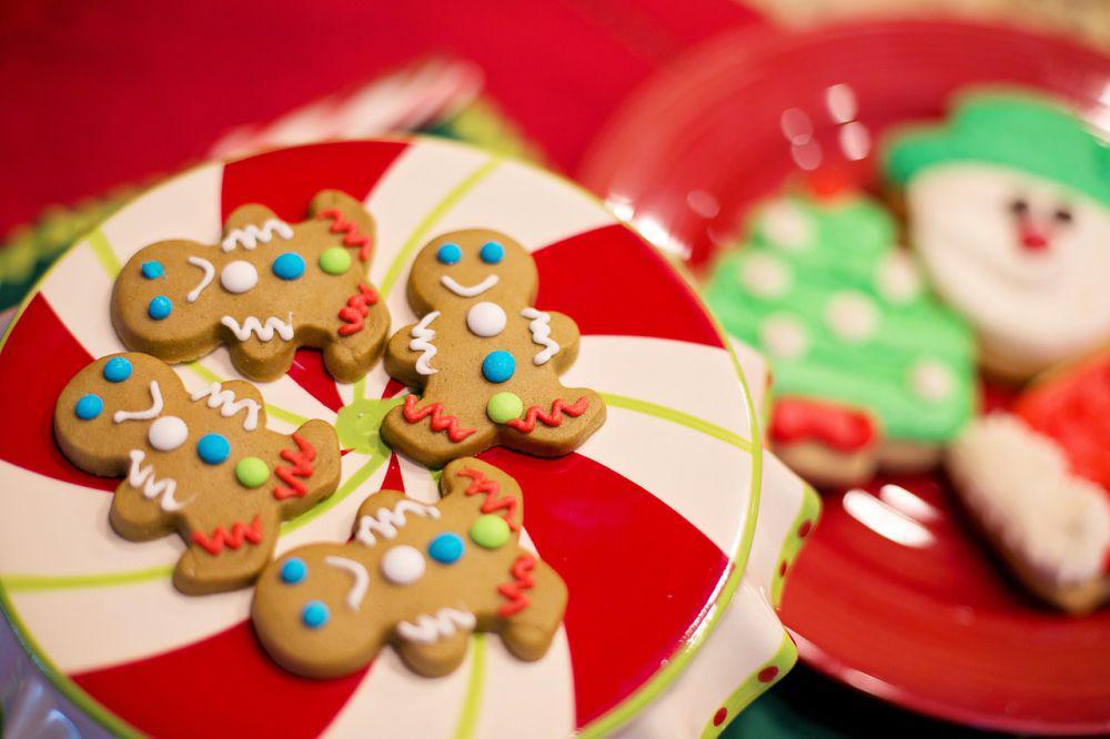 gingerbread cookies (pixabay.com/JillWellington)