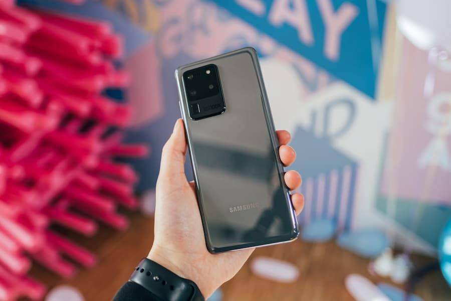 ilustrasi HP Samsung (unsplash.com/Jonas Leupe)
