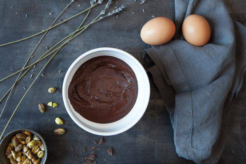 ilustrasi bahan kue black forest (unsplash.com/American Heritage Chocolate)