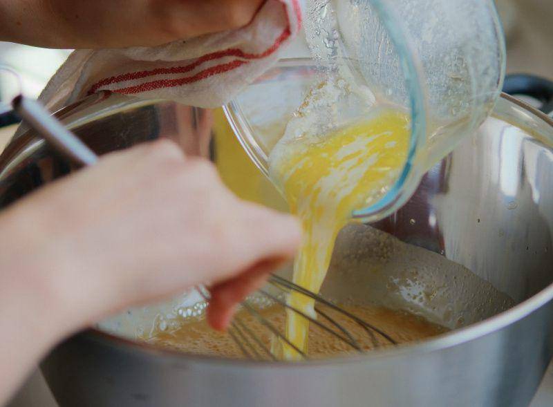 gambar proses membuat kue (unsplash.com/Ashe Walker)