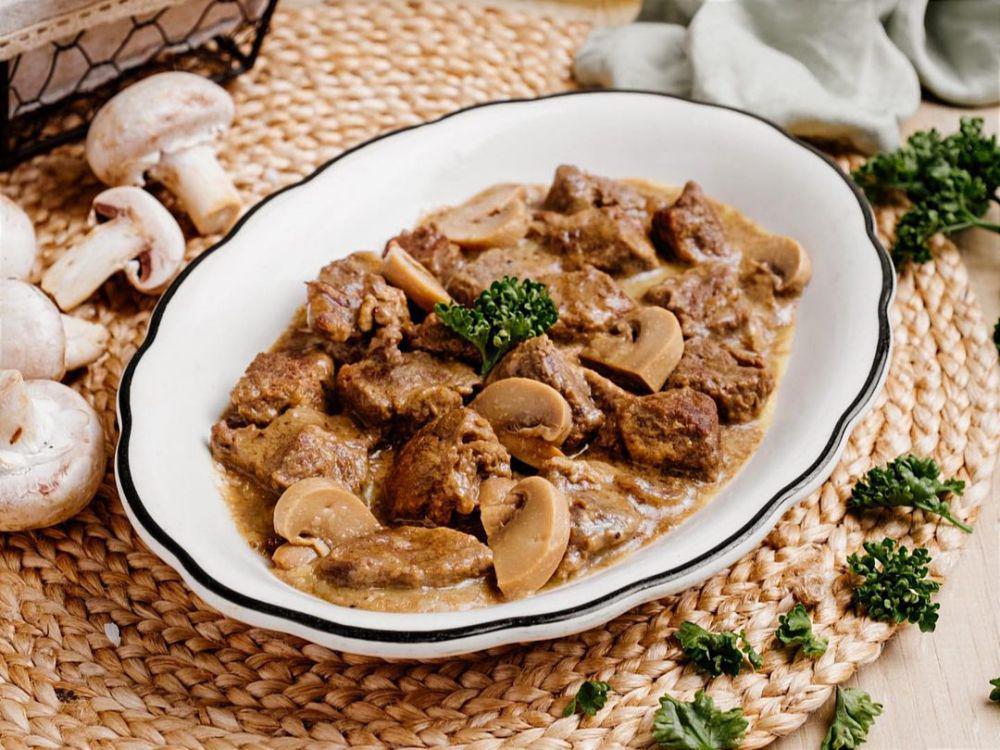 ilustrasi creamy beef mushroom (instagram.com/stillsundayco)