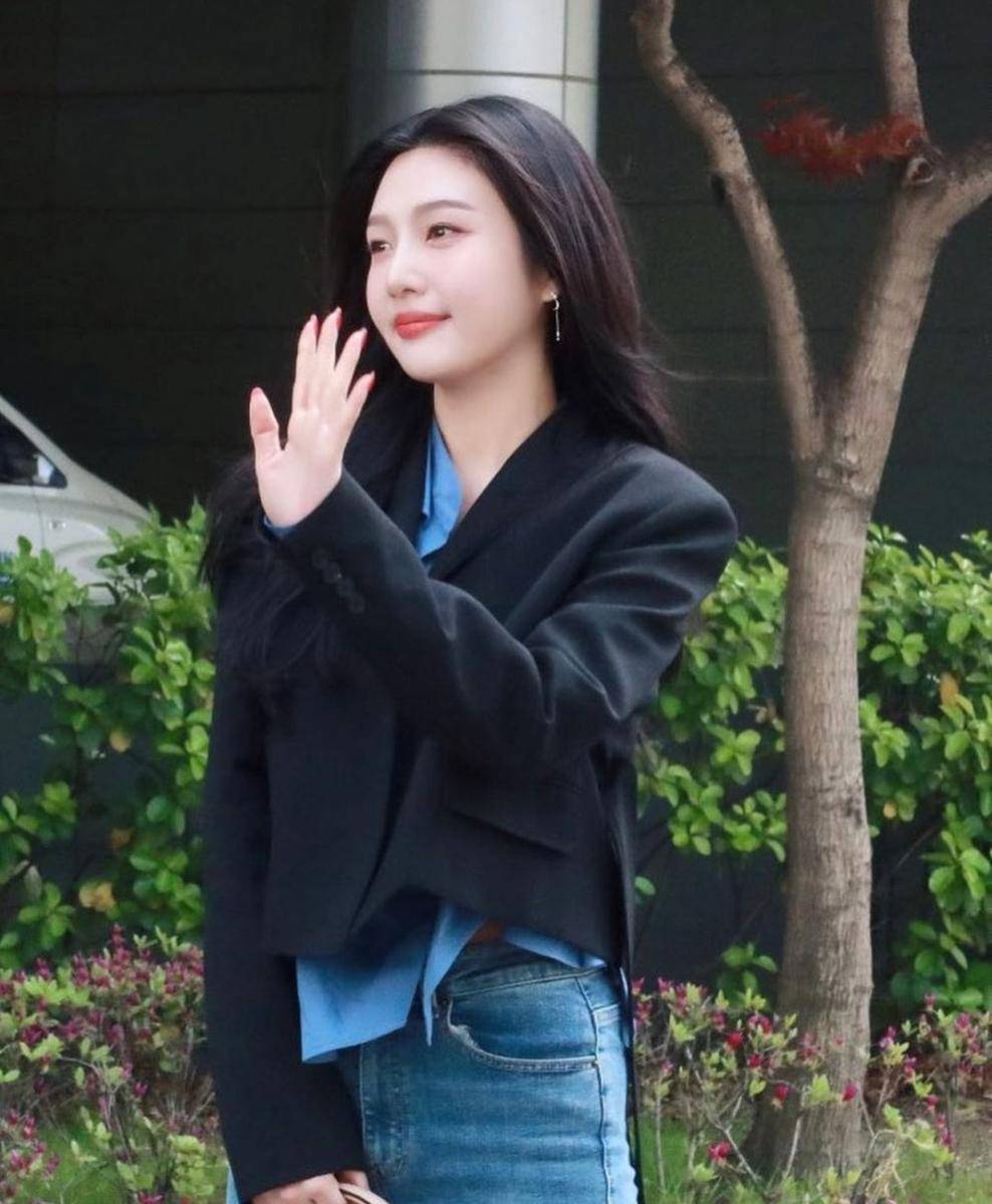 outfit ngantor ala Joy (instagram.com/_imyour_joy)
