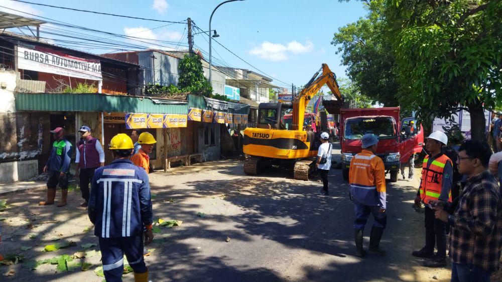 Proses eksekusi bangunan di Jalan Ki Ageng Gribig. (IDN Times/Rizal Adhi Pratama)