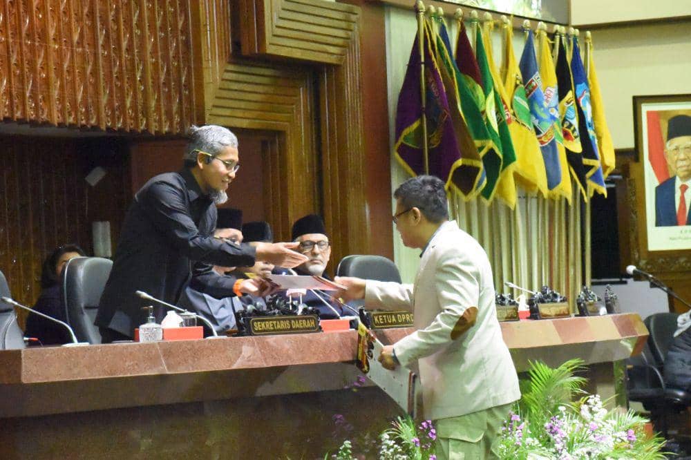 Sekda Jateng Sumarno ketika menghadiri pengesahan Perda Perlindungan Lingkungan Hidup. (IDN Times/Dok Humas Pemprov Jateng)