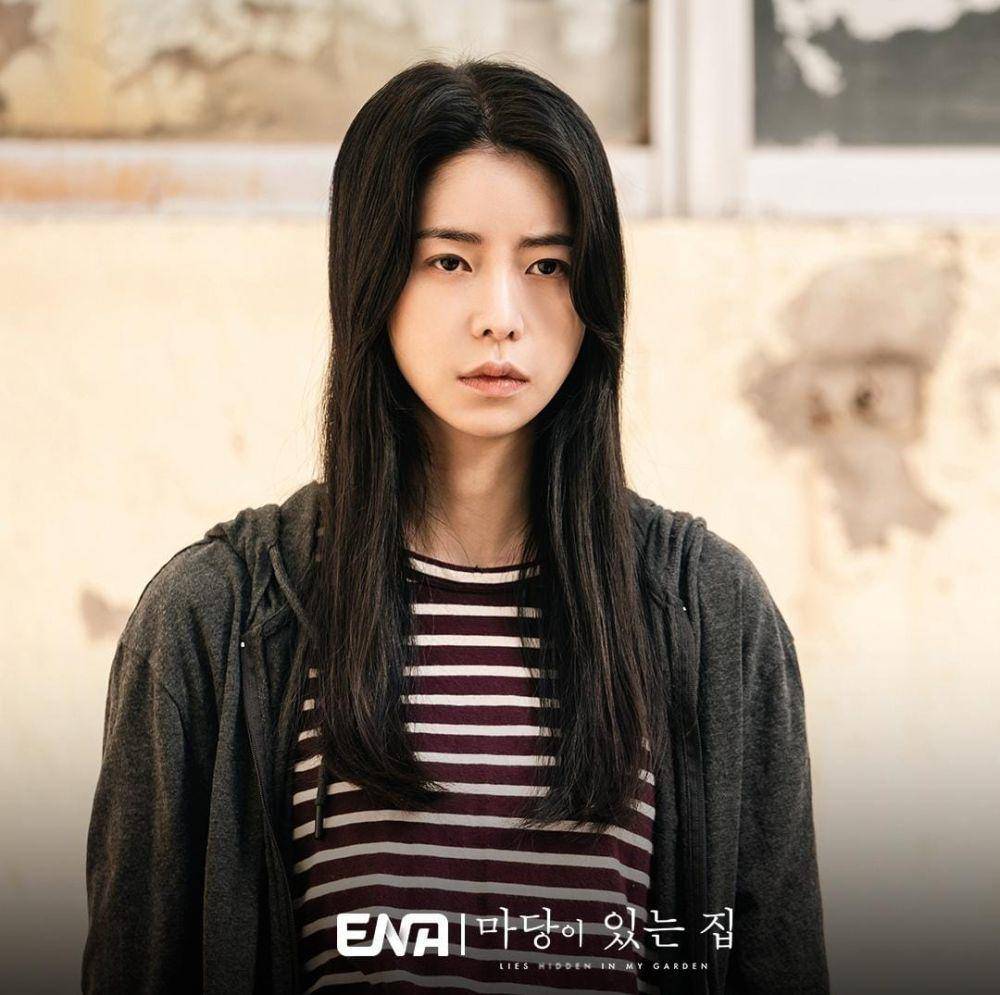 Lim Ji Yeon di drakor Lies Hidden in My Garden (instagram.com/channel.ena.d)