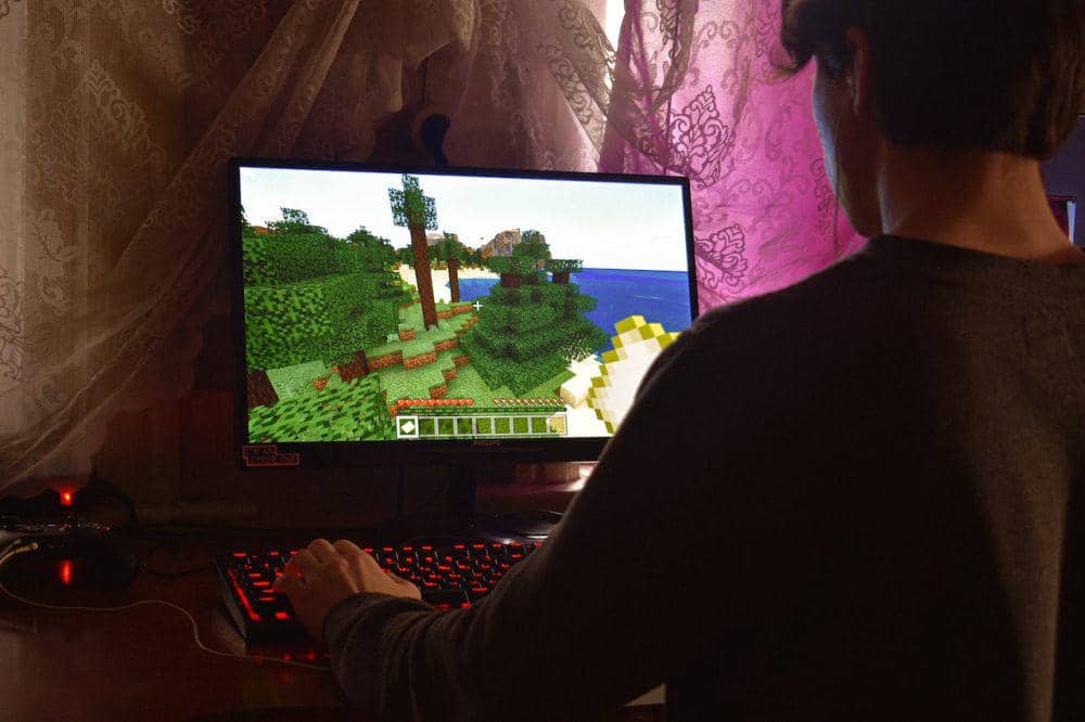 bermain video game di platform PC