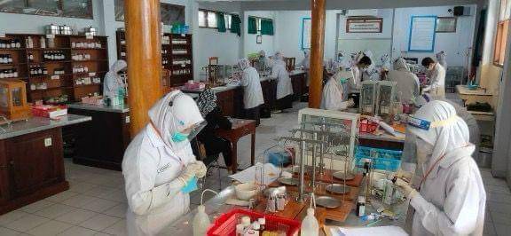 Ada Beasiswa, Keunggulan SMK Farmasi dan Dental Asisten Bojonegoro (IDN Times/istimewa)