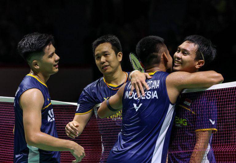 Pramudya Kusumawardhana/Yeremia Erich Yoche Yacob Rambitan saat menghasilkan Mohammad Ahsan/Hendra Setiawan (bwfworldtour.bwfbadminton.com)