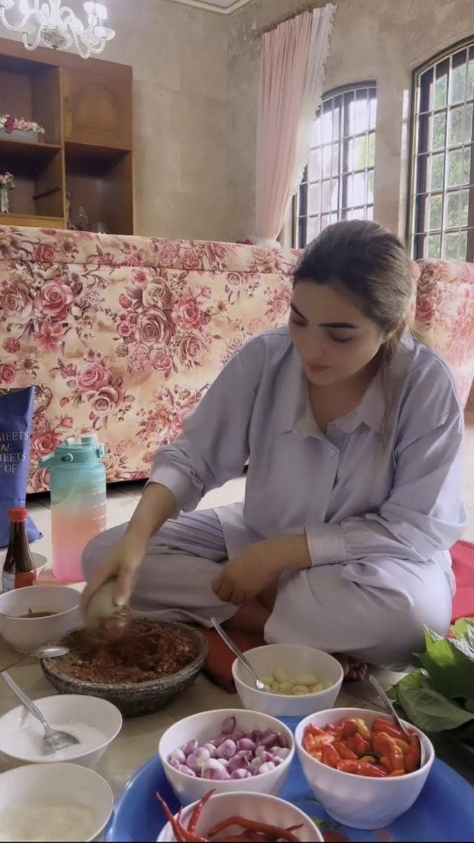 potret Ashanty memasak makanan Thailand (instagram.com/ashanty_ash)