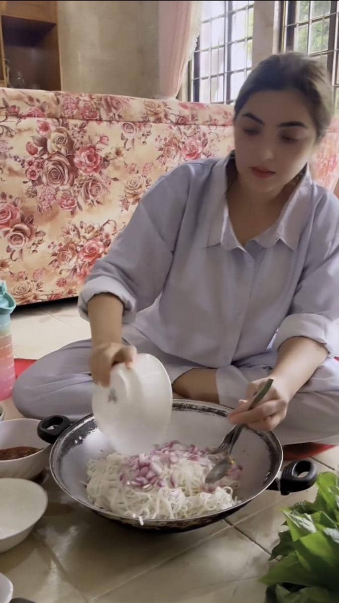 potret Ashanty memasak makanan Thailand (instagram.com/ashanty_ash)