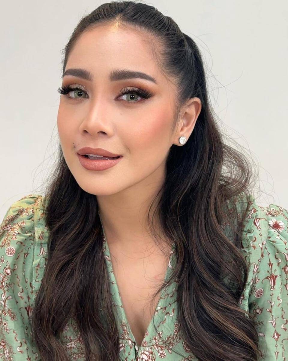 potret Nagita Slavina didandani Tasya Farasya (instagram.com/tasyafarasya)