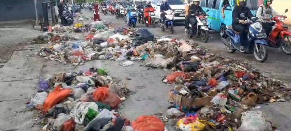 Viral Sampah Berhamburan di Jalan Antang Raya Makassar