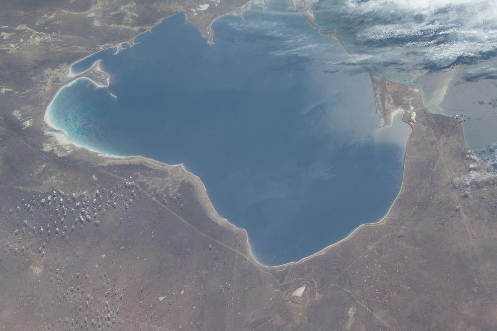 Laut Kaspia dilihat dari citra satelit NASA (commons.wikimedia.org/Earth Science and Remote Sensing Unit, NASA Johnson Space Center)