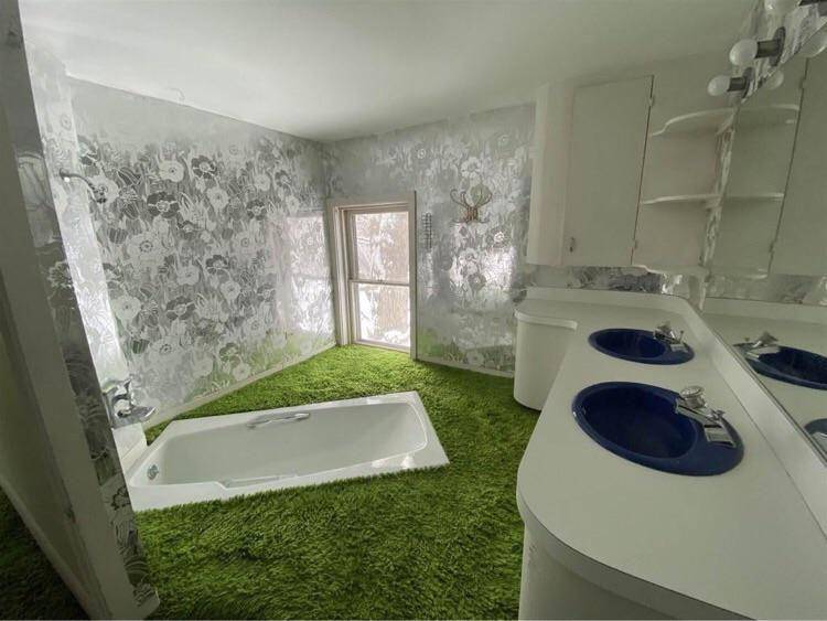 potret lantai kamar mandi desain nyeleneh (reddit.com/user/NameShortage)