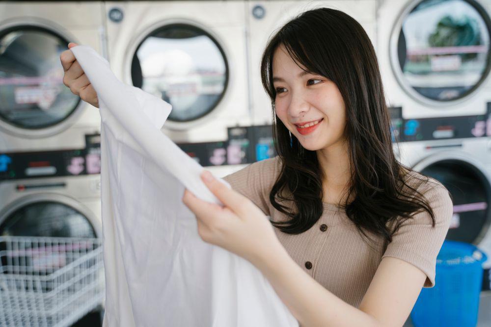 Sibuk Banget Bu? 4 Tips Cuci Baju Cepat Pakai SoKlin Bubuk Softergent