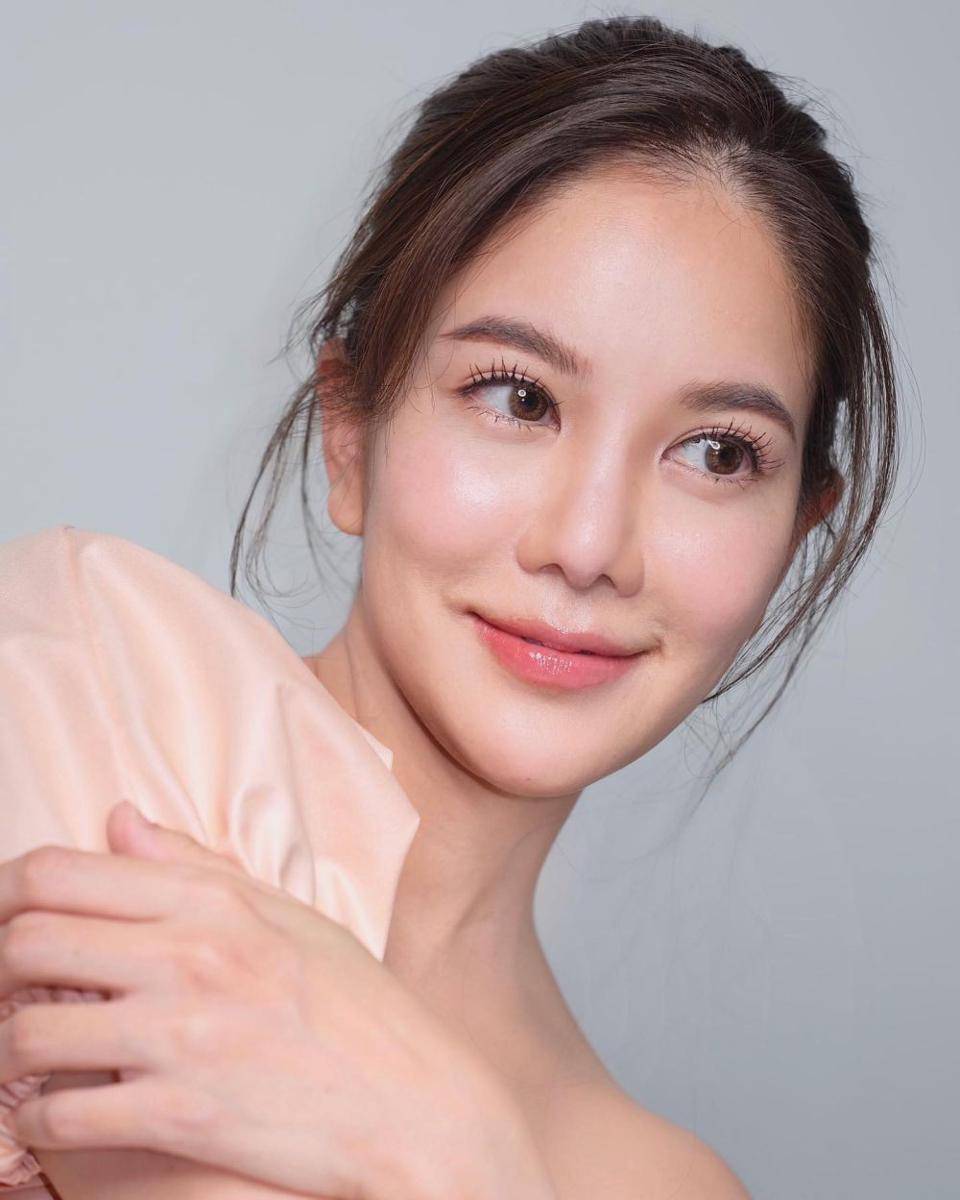 Clean makeup (instagram.com/ohmredlip)