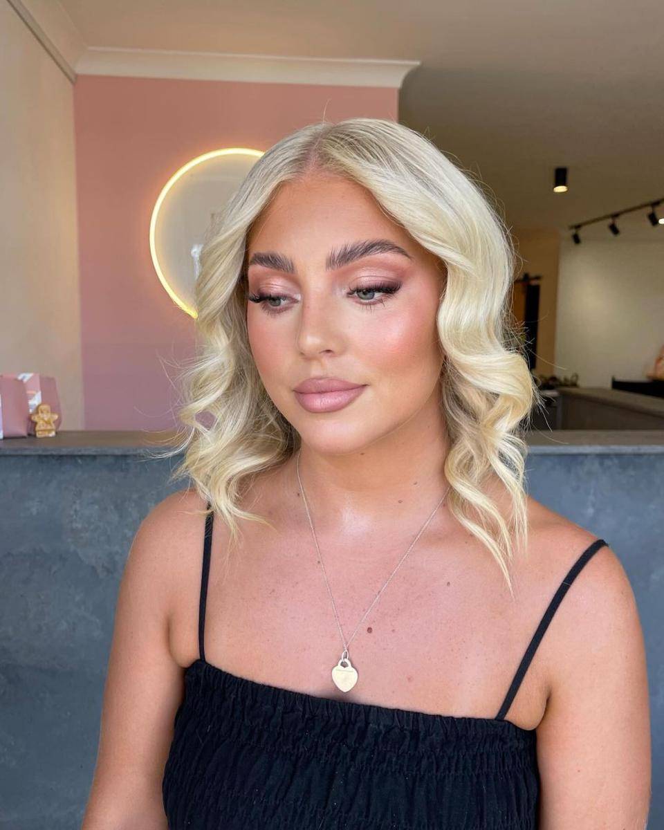 Peach makeup (instagram.com/denhammua)