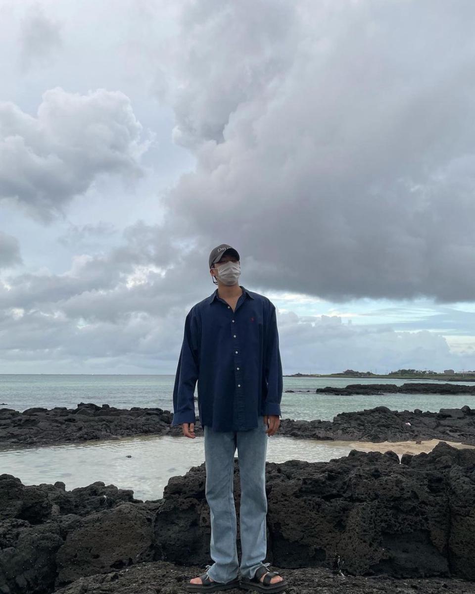 OOTD pakai topi ala Yoo Soo Bin (instagram.com/subinyu1106)