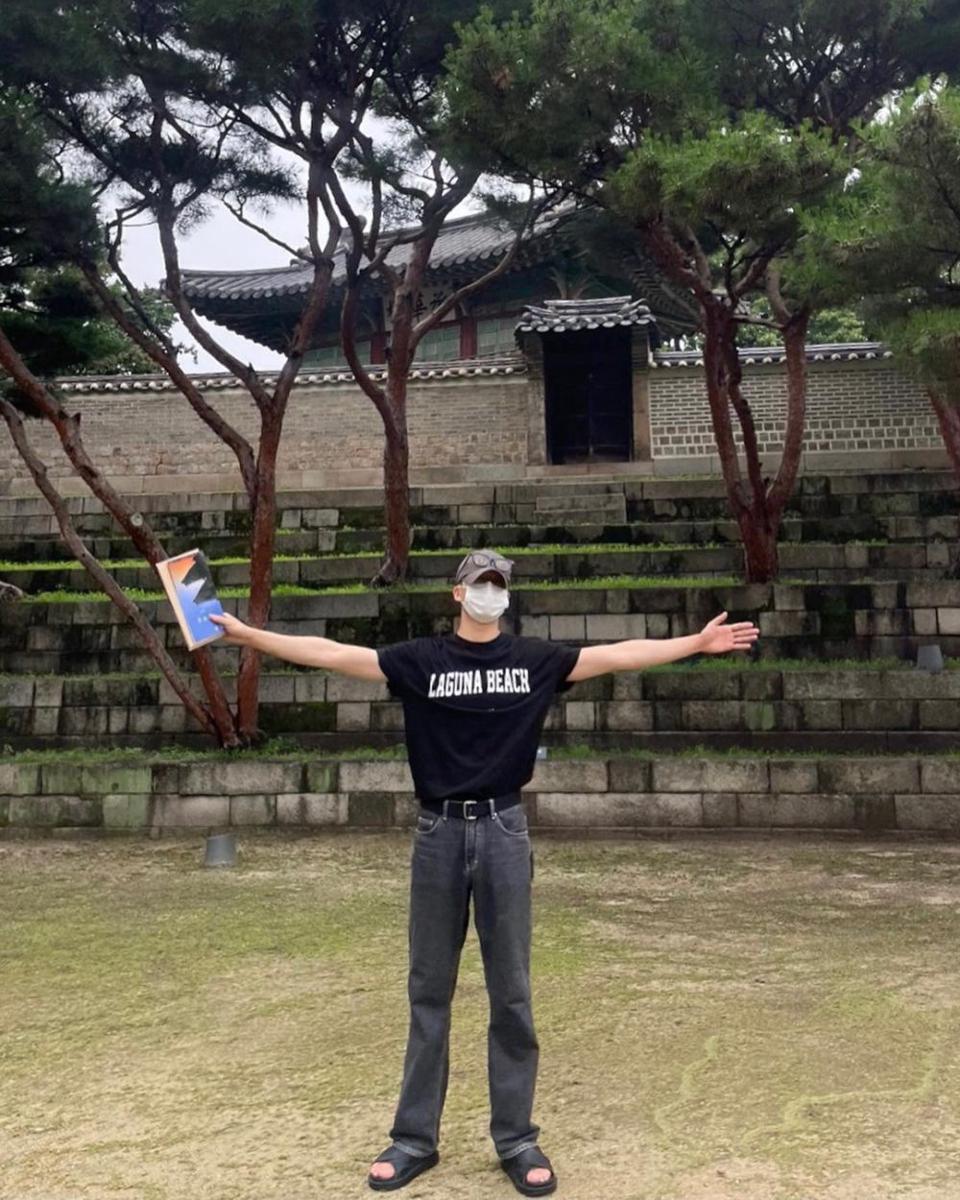 OOTD pakai topi ala Yoo Soo Bin (instagram.com/subinyu1106)