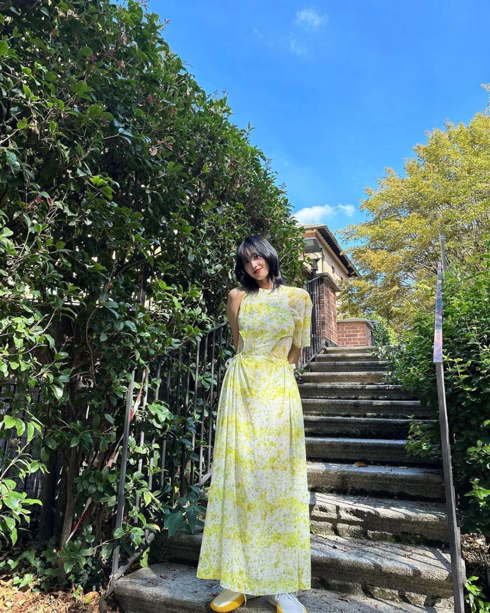 8 Inspirasi Pattern Dress ala Idol Korea, Penampilan Feminin!