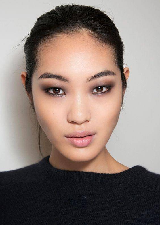 Smoke eye makeup (pinterest.com/StyleCaster)