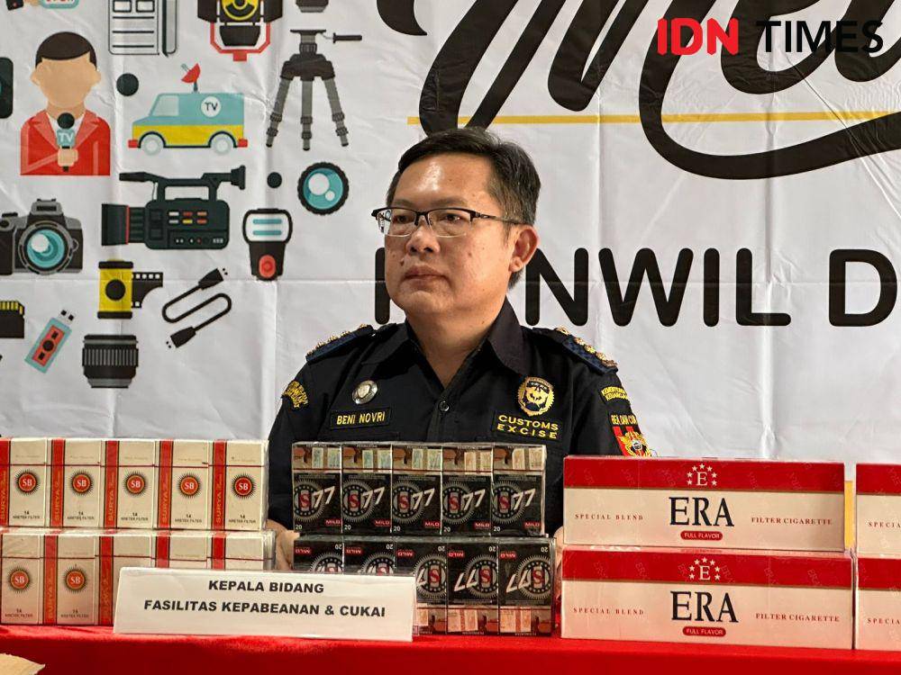 Kepala Bidang Fasilitas Kepabeanan dan Cukai Kalbar, Beni Novri menggelar pers rilis. (IDN Times/Teri).