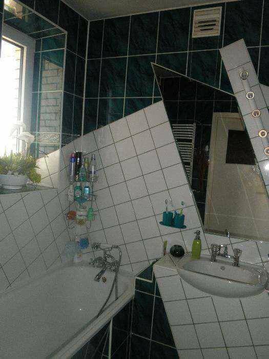 potret lantai kamar mandi desain nyeleneh (reddit.com/user/Joald)