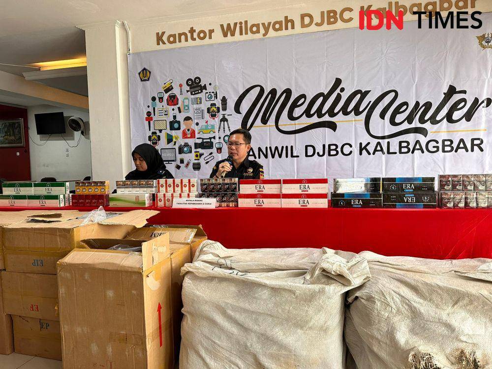 Bea Cukai Kalbar menggelar pers rilis ungkapan kasus selama tahun 2023. (IDN Times/Teri).