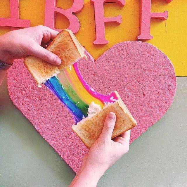 Rainbow toast yang cantik vira di Tokyo (Instagram.com/topdecktravel)