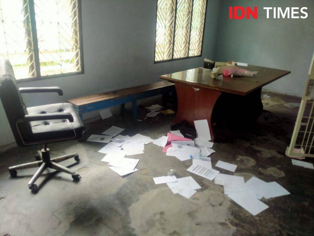 Keadaan kantor SEMA Unimed yang diporak-porandakan (IDN Times/Eko Agus Herianto)