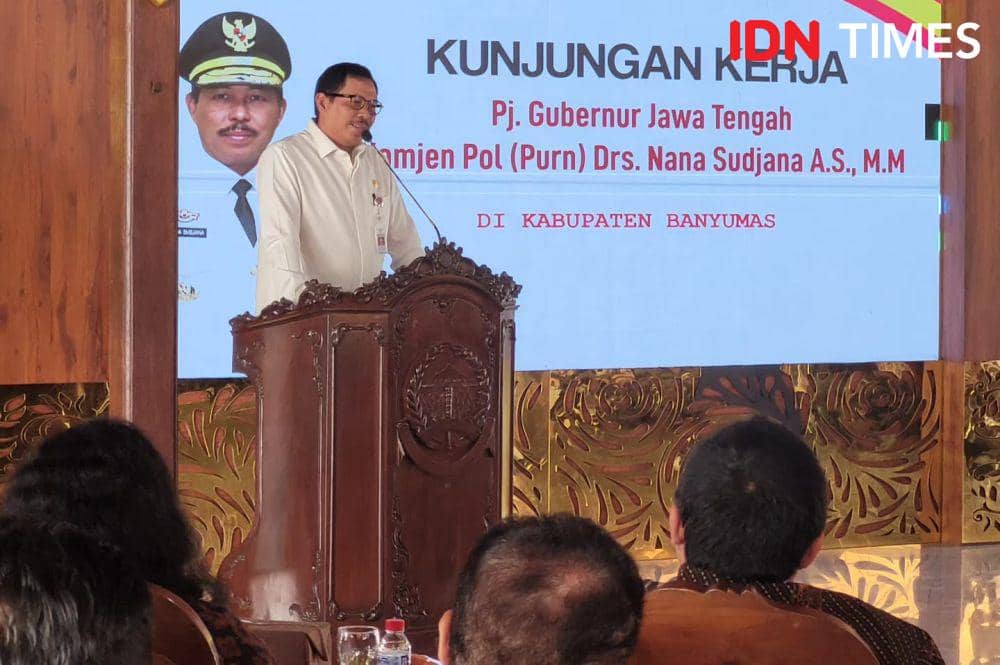 Pj Gubernur Jateng saat dihadapan pejabat dan ASN Kabupaten Banyumas, Kamis(21/12/2023).(IDN Times/Cokie Sutrisno).
