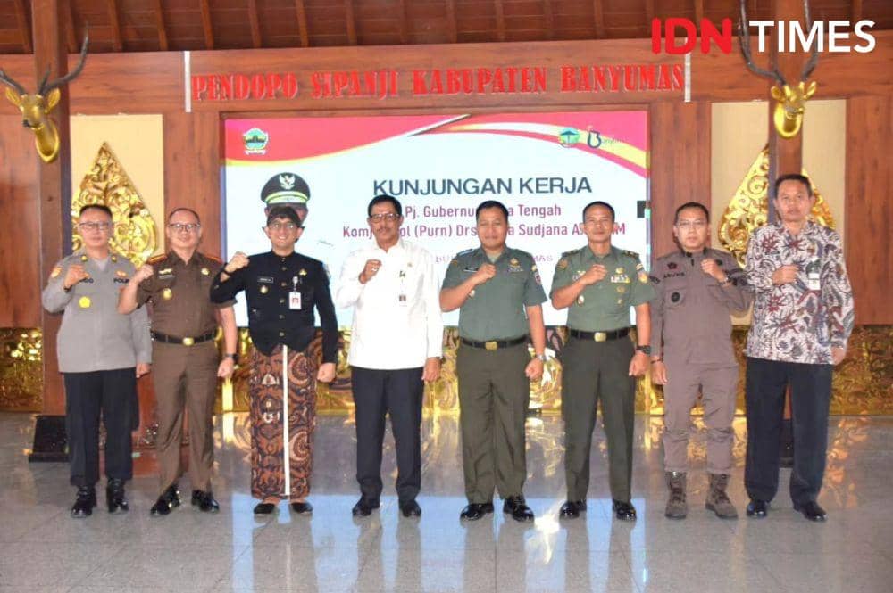 Forkopimda Kabupaten Banyumas bersama Pj. Gubernur Jateng Nana Sujana, Kamis (21/12/2023).(IDN Times/Cokie Sutrisno).