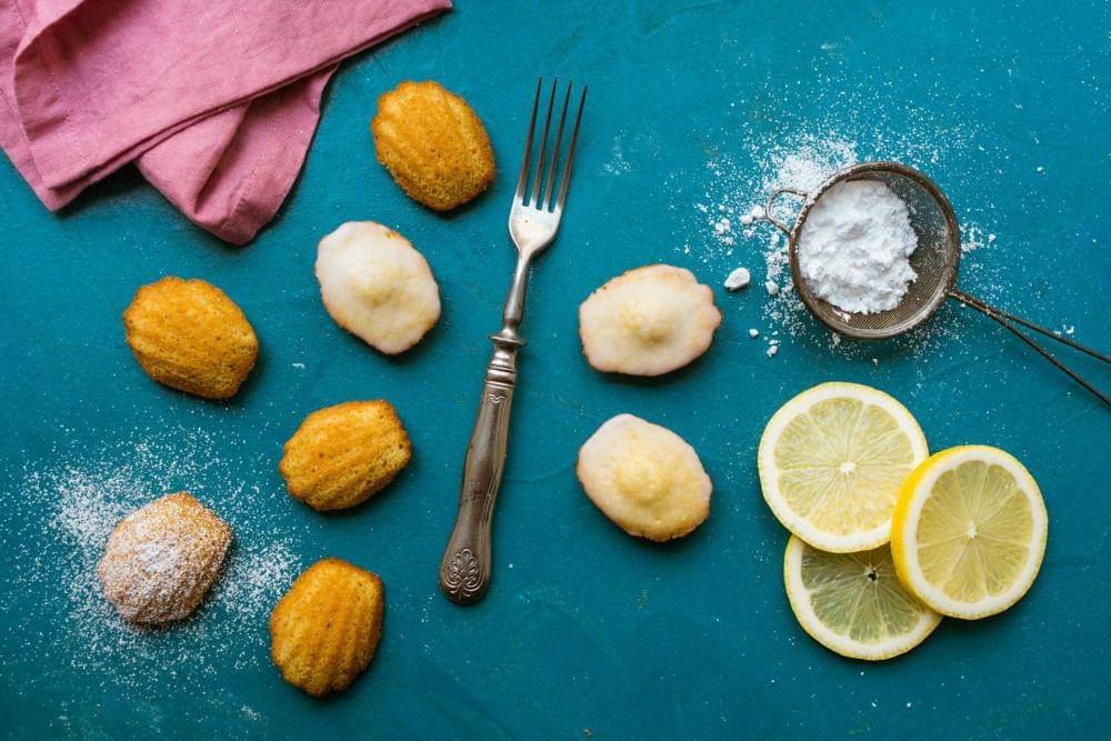 kue madeleine (unsplash.com/Jonathan Pielmayer)